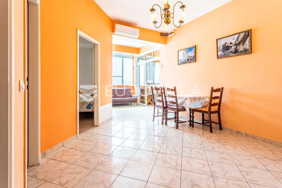 vodice, apartmanska kuća u blizini mora - slika 15