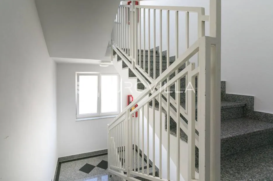 pantovčak, goljak prekrasan peterosoban penthouse nkp 277 m2 sa 2 garaže i 2 pm - slika 4