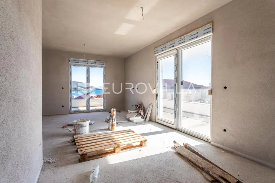 čiovo, okrug gornji, trosoban penthouse s prostranim terasama i pogledom na more, 88.57 m² - slika 7