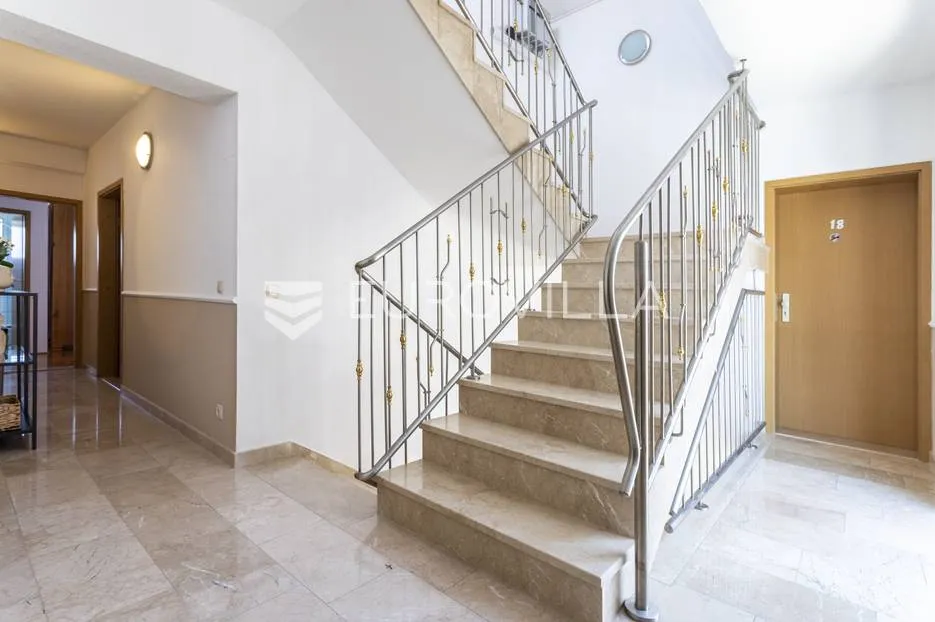 trogir, prekrasan hotel 2.408,84 m² sa pogledom na more - slika 17