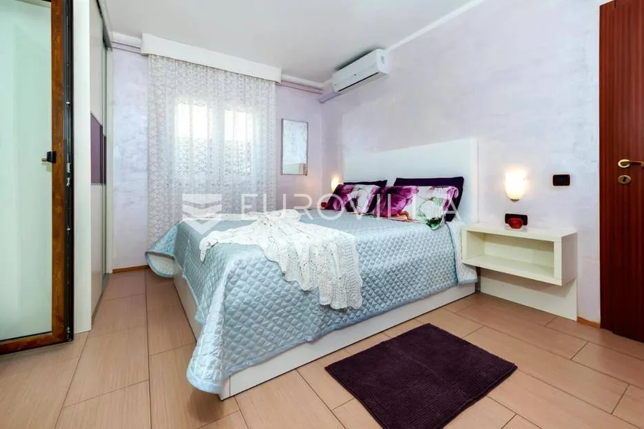 istra, rovinj, kuća 360 m2 s tri stana i zasebnom kućicom, izuzetna lokacija - slika 2