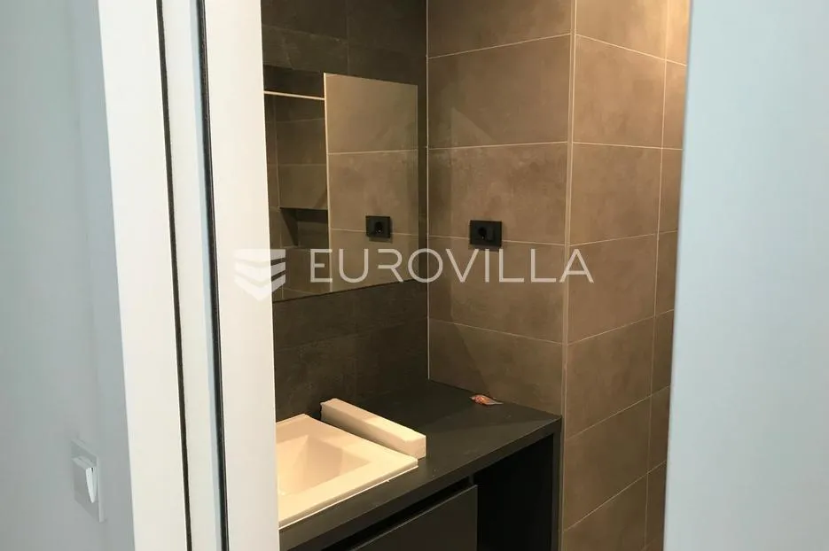 krk, luksuzna vila od 260m2 na parceli od 885m2 - slika 13