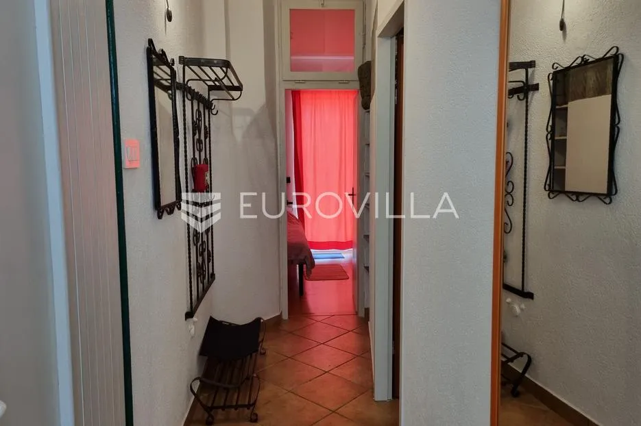 pula, zgrada sa 4 stana po 40 m2 u centru grada - pogodna za najam - slika 24
