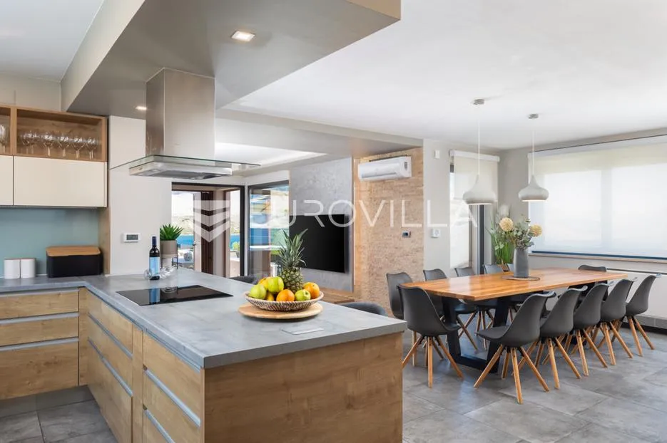 pag prekrasna villa sa pogledom na more 350 m² na 200 metara od mora - slika 19