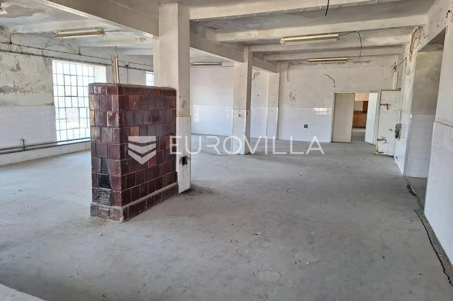 karlovac, ilovac, skladište 3600 m², odlična lokacija, renovacija - slika 3
