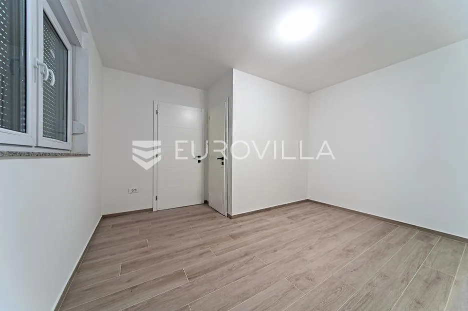 osijek, retfala, završen četverosoban stan sa dvorištem od 50 m² - slika 13