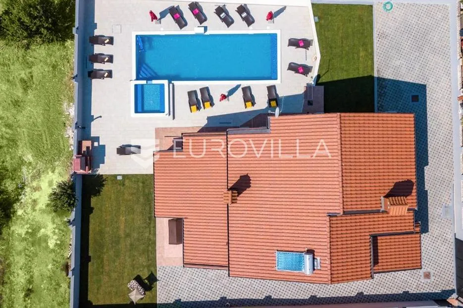pula, valdebek, samostojeća kuća s bazenom i lijepom okućnicom, 386 m² - slika 2