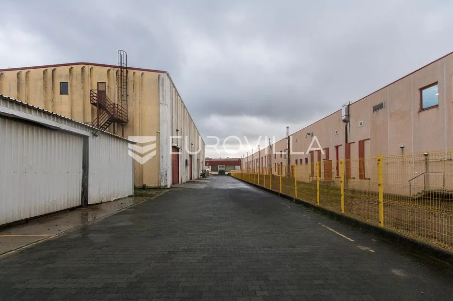 kukuljanovo, industrijski kompleks s dvije hale, zemljište 4,435 m² - slika 35