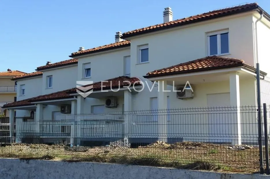 rijeka, škurinje, kuća u nizu, 100 m2, odlična lokacija, četverosoban stan, visoki roh- bau - slika 2