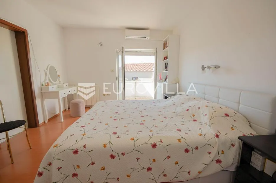 zadar, bokanjac, prostrana kuća površine 376 m² s velikim potencijalom - slika 41