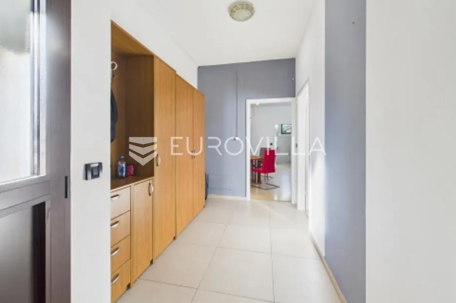 viškovo, sroki, uređen stan površine 54 m² s parkingom - slika 5
