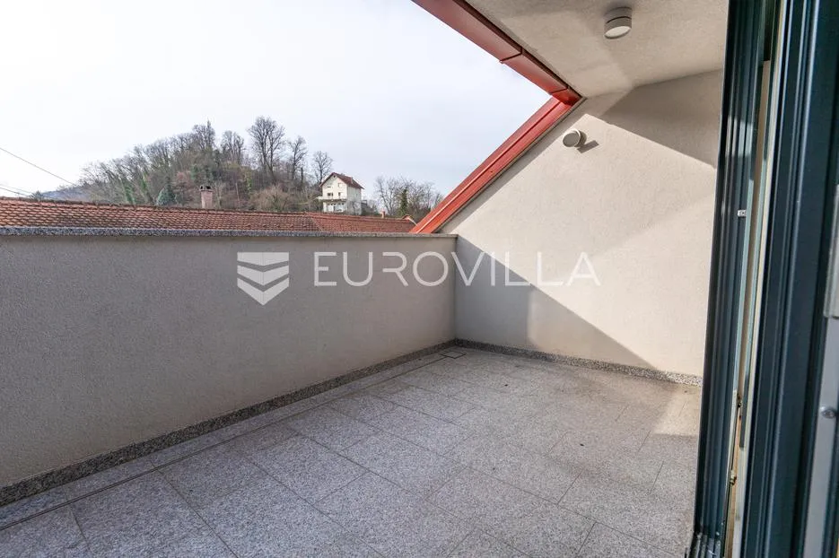 požega, ekskluzivan dvoetažni stan s galerijom - slika 13