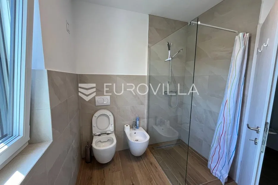 istra, umag, moderna dvojna kuća nkp 169 m2 s bazenom u mirnom okruženju - slika 18