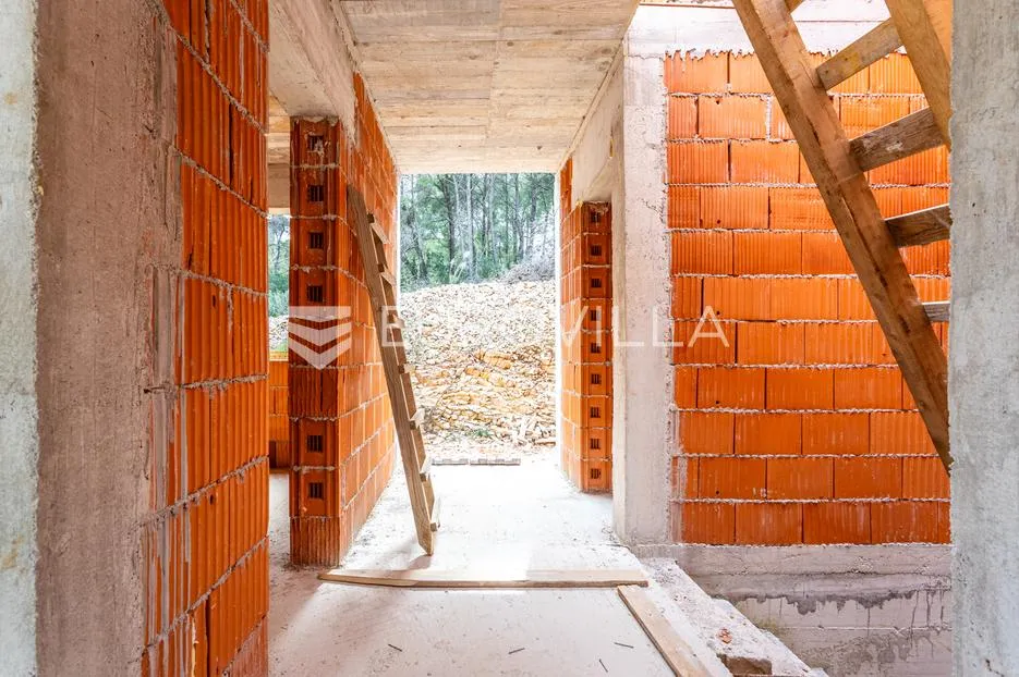 brač, sutivan, vila s dvije stambene jedinice, treći red do mora - slika 18