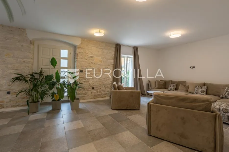 istra, pula, potpuno renovirana austrougarska villa u srcu pule - slika 10