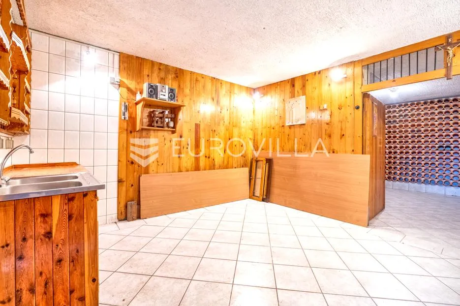 zagreb, podsused prekrasna obiteljska kuća 250 m² na parceli 4000 m² - slika 8