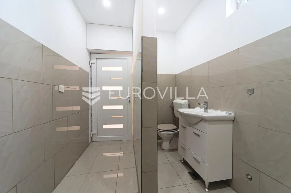 osijek, centar, iznajmljuje se ured u prizemlju površine 30 m² - slika 3