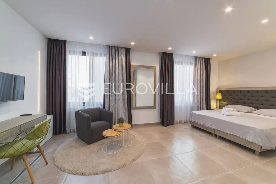 trogir, luksuzna vila s bazenom, nkp 368 m2 - slika 31