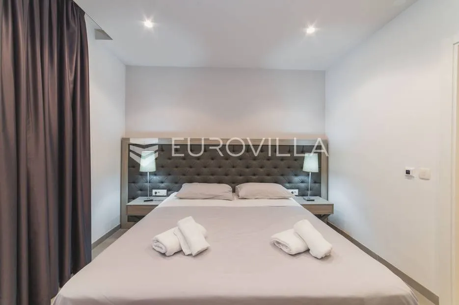 trogir, luksuzna vila s bazenom, nkp 368 m2 - slika 45