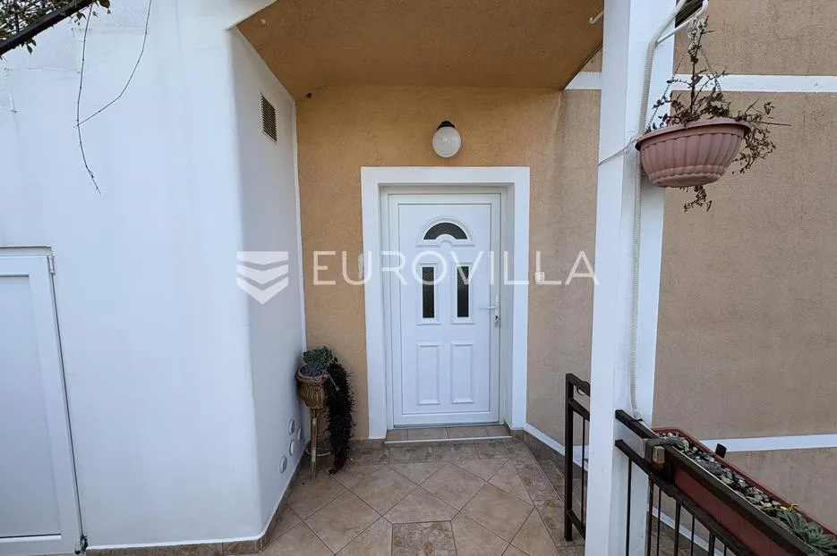vodice, kuća s 5 apartmana, 278 m² - slika 28