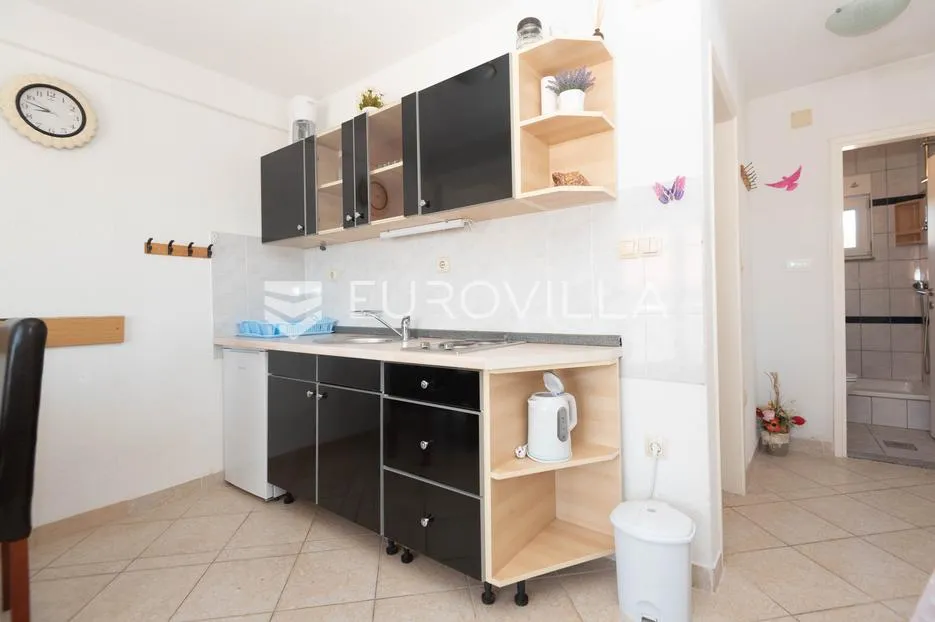 rogoznica, apartmanska kuća sa sedam stambenih jedinica, pogledom na more i rogoznicu - slika 3