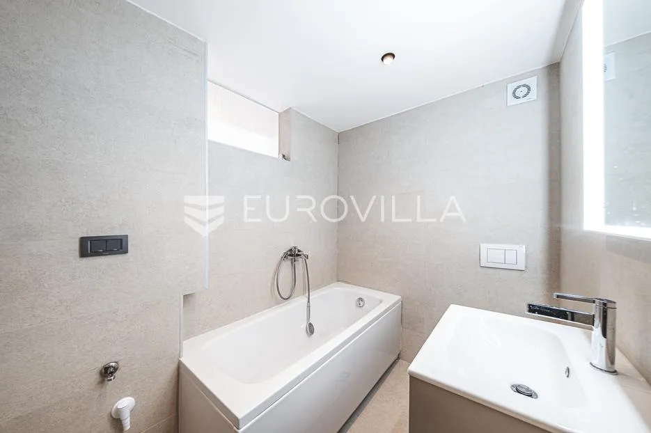 zagreb, srednjaci, novoadaptiran četverosoban stan, neto površine 81 m² - slika 12