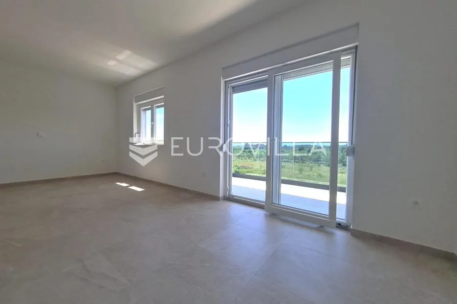 vir, komforan trosoban apartman u centru otoka s pogledom na more i krovnom terasom - slika 19
