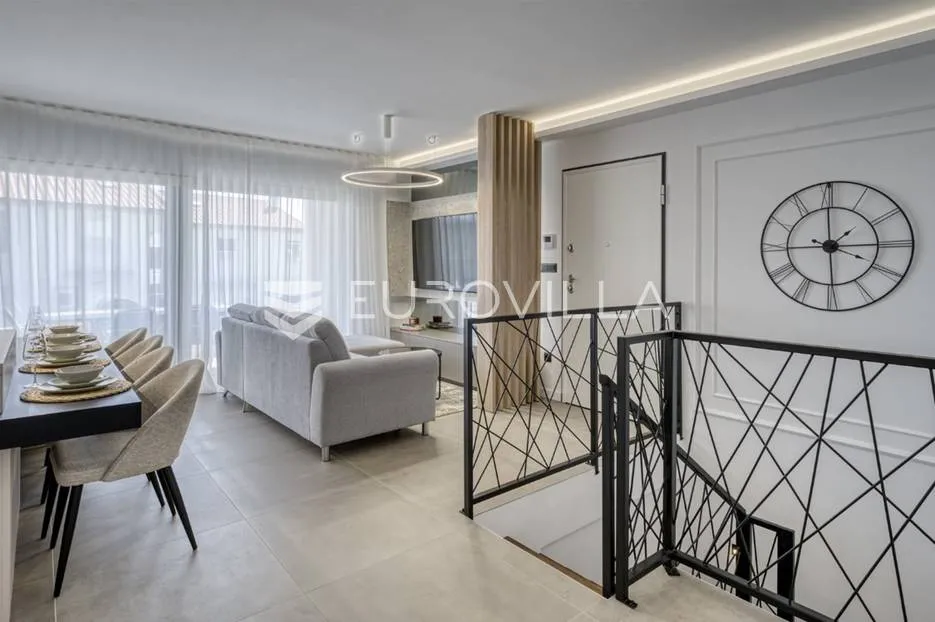 Krk, NOVOGRADNJA u Krku, četverosoban dvoetažni stan 136 m² sa wellnessom i bazenom - Muraj, Krk