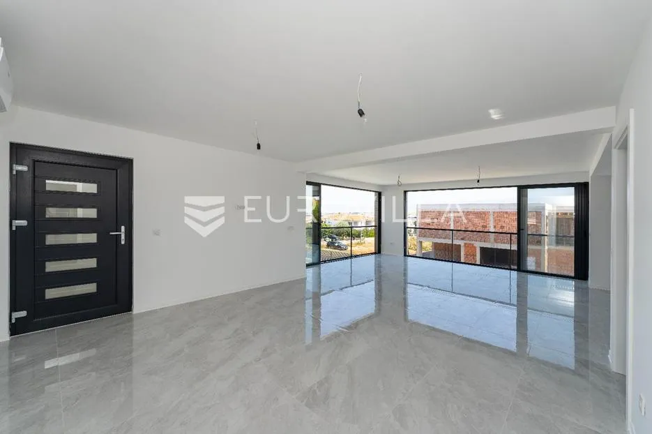 zadar, vir, luksuzna villa sa šest stambenih jedinica, samo 250m od mora - slika 23