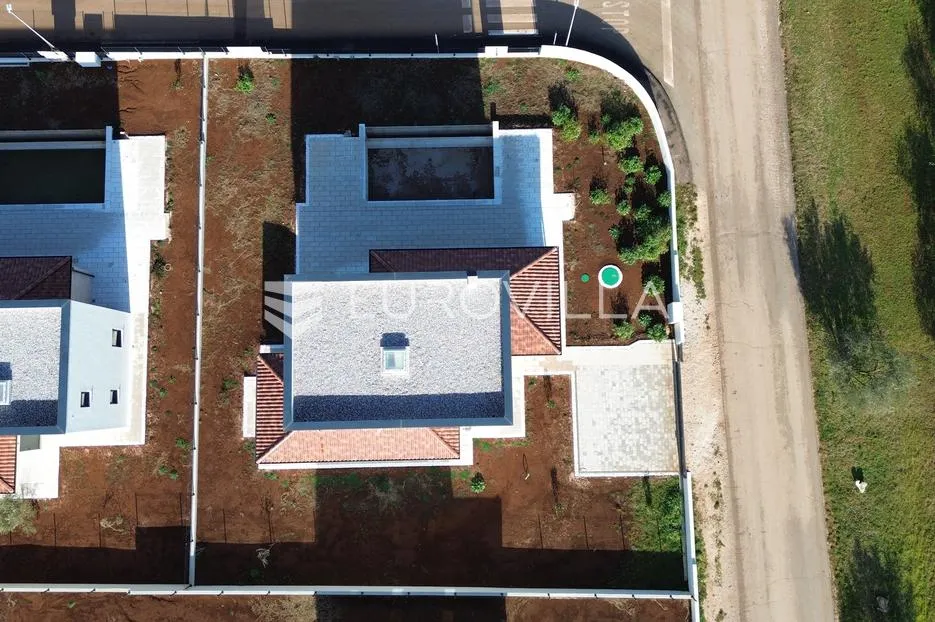 istra, poreč, prekrasna kuća s kamenim detaljima - slika 9