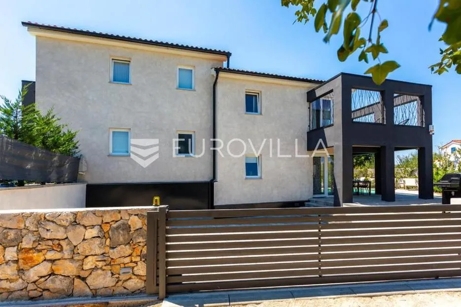 krk, dobrinj, moderna dvojna kuća s bazenom i saunom 107 m², okućnica 315 m² - slika 5