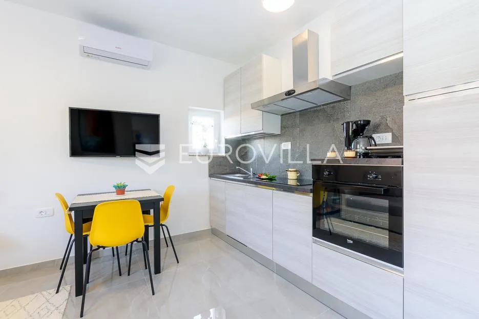 istra, pula, novo opremljen dvosoban stan 48 m² u privatnoj kući - slika 2