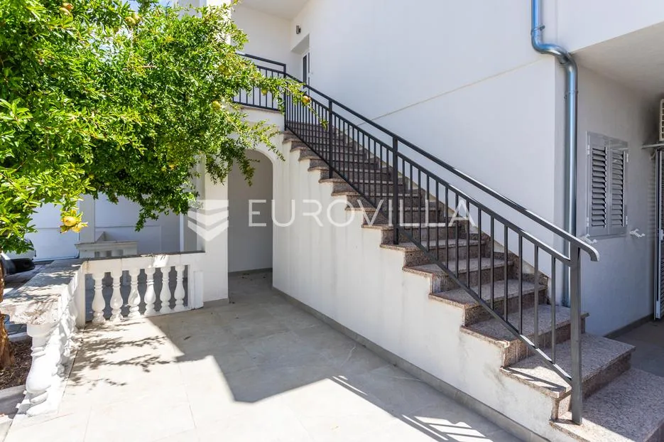 vodice, apartmanska kuća – idealna investicija za turizam! - slika 2