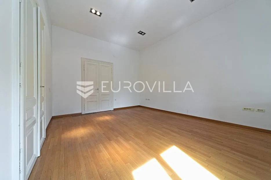 osijek, centar grada, iznajmljuje se poslovni prostor u secescijskoj zgradi, 107 m² - slika 1