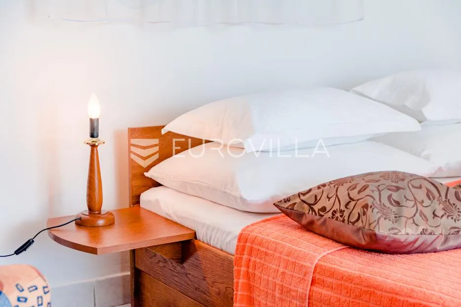 omiš, marušić, prekrasna apartmanska kuća - slika 12