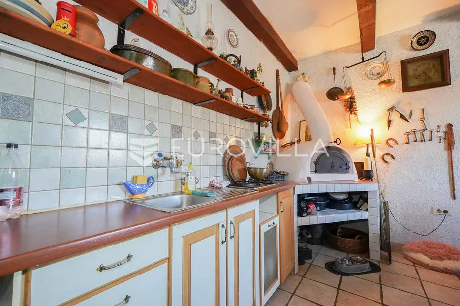zadar, bokanjac, prostrana kuća površine 376 m² s velikim potencijalom - slika 24