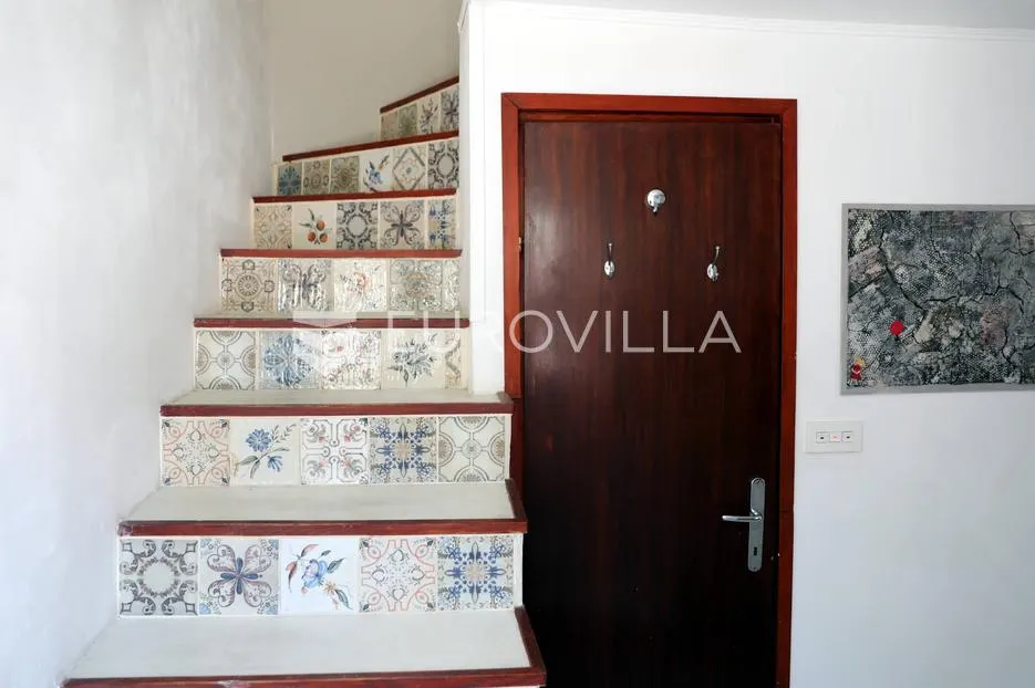 prvić luka, djelomično renovirana kamena kuća, prvi red do mora, 298 m² - slika 22