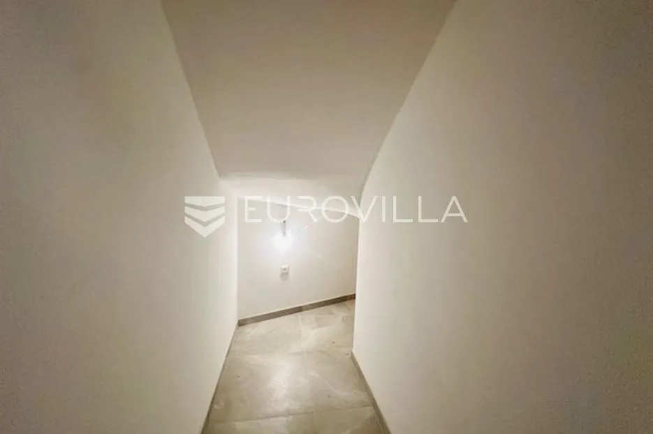 istra, pula, moderan dvosoban stan 52 m², s vrtom, širi centar grada - slika 10