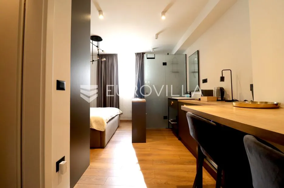 istra, poreč, potpuno renovirana kuća u staroj jezgri, 3 studio apartmana, pogled na more - slika 6