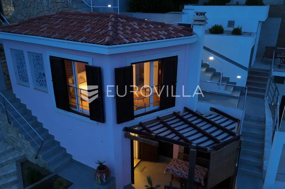 omiš, stanići, eskluzivna vila prvi red uz more - slika 25