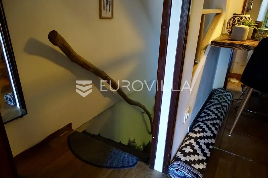 krk, baška, šarmantna "stara ljepotica" od 85 m² na rivi - slika 2