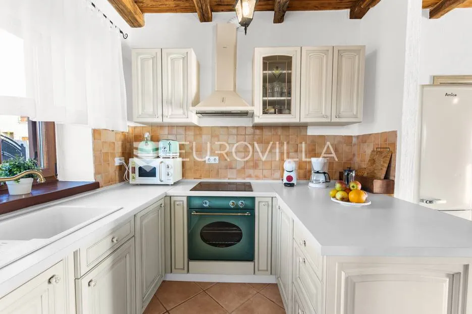 istra, svetvinčenat, prekrasna kamena katnica s bazenom 32 m² i jacuzzijem, 155 m² - slika 19