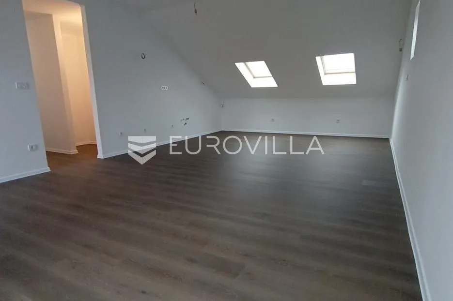 split, brda, potpuno renoviran trosoban stan - slika 3
