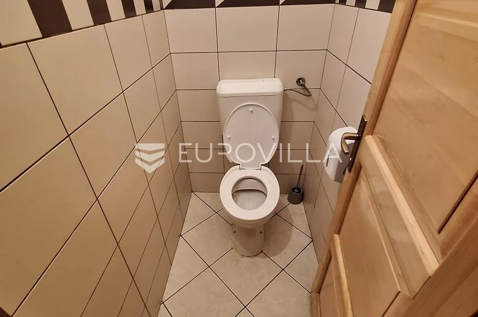 karlovac, poslovni prostor, restoran 300 m², odlična lokacija, sav inventar - slika 18