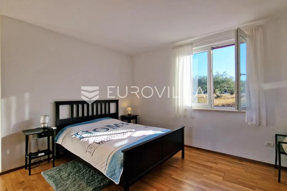 peroj, fažana, komforan stan 130 m² s vrtom 227 m² i prostranim suterenom - slika 14