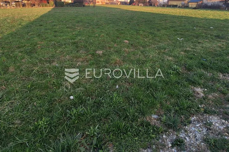 karlovac, borlin, građevinsko zemljište 2100 m², odlična lokacija - slika 3