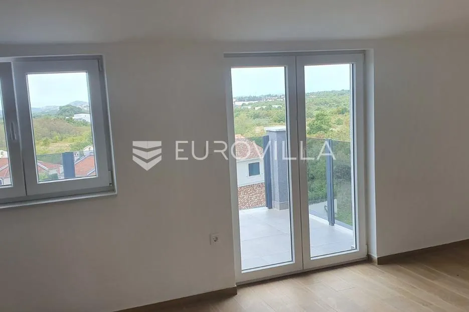 istra, poreč, moderan stan u novogradnji s privatnim vrtom od 200 m² - slika 6
