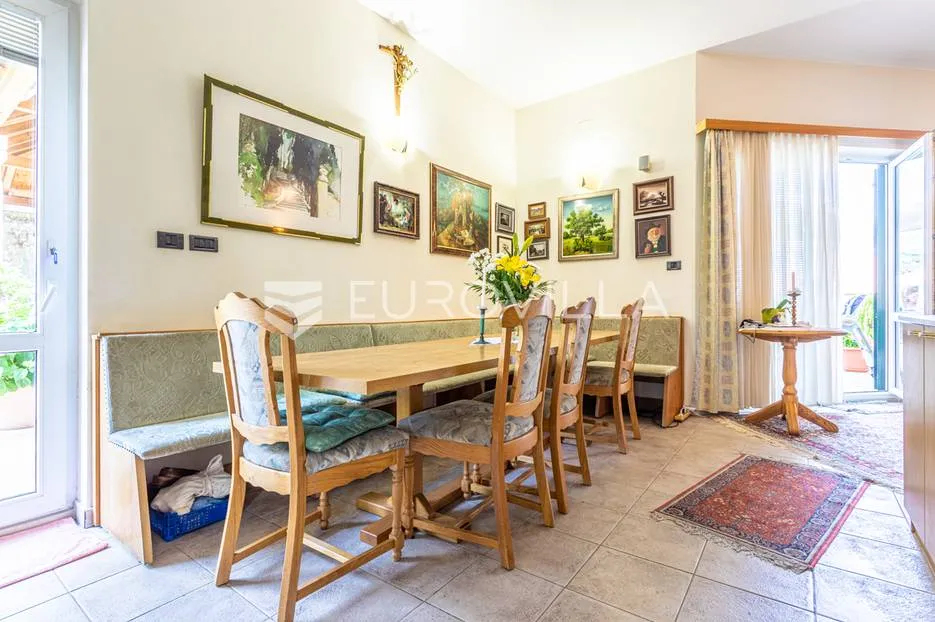 brač, prekrasna vila s velikom okućnicom 20 m od mora - slika 21