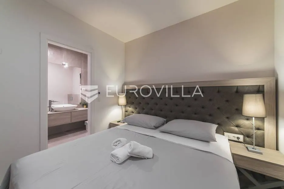 trogir, luksuzna vila s bazenom, nkp 368 m2 - slika 56