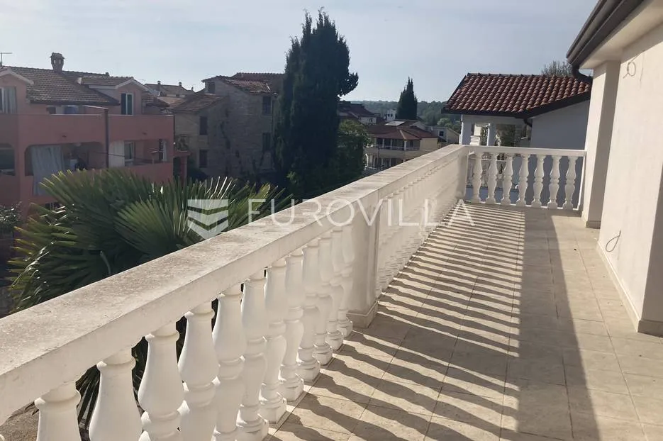 istra, funtana, kuća 580m2 na 500 metara od mora - slika 3